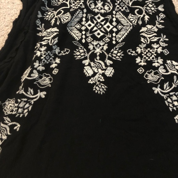 Xhilaration Sleeveless Top with Embroidery - Picture 9 of 10